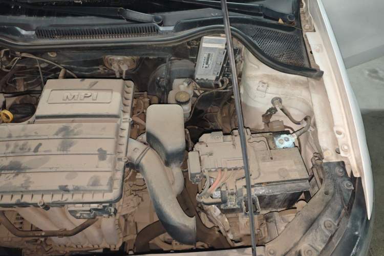 Used Volkswagen Polo 2014 1.4L Manual Comfort Edition Engine Bay Left