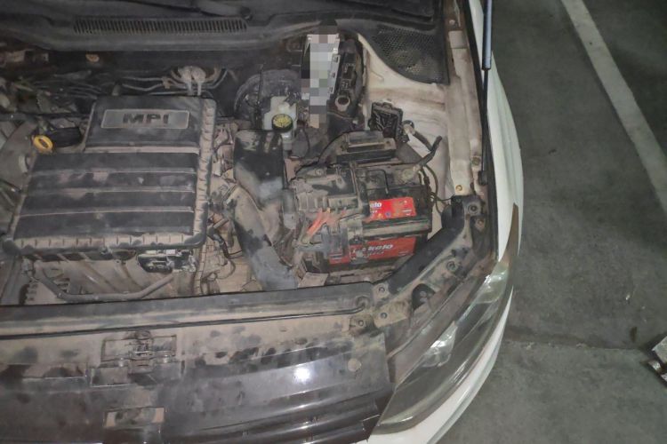 Used Volkswagen Polo 2014 1.6L Automatic Luxury Edition Engine Bay Left