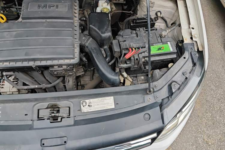 Used Volkswagen Polo 2014 1.6L Automatic Luxury Edition Engine Bay Left