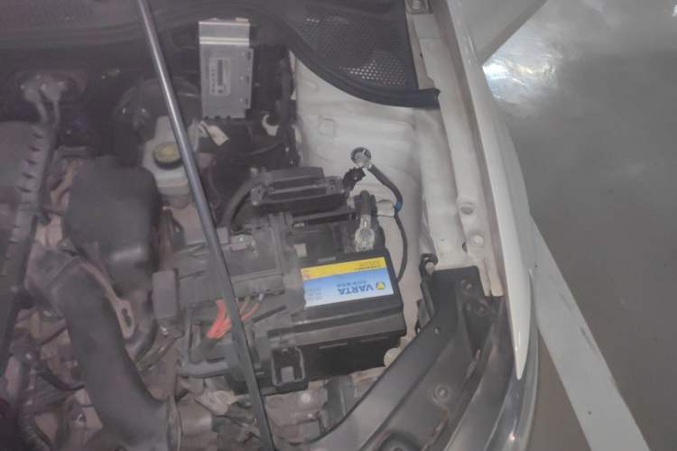 Used Volkswagen Polo 2014 1.4L Automatic Comfort Edition Engine Bay Left