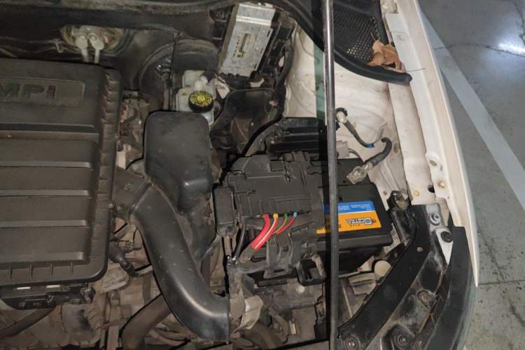 Used Volkswagen Polo 2014 1.6L Automatic Luxury Edition Engine Bay Left