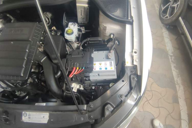 Used Volkswagen Polo 2014 1.6L Automatic Comfort Edition Engine Bay Left