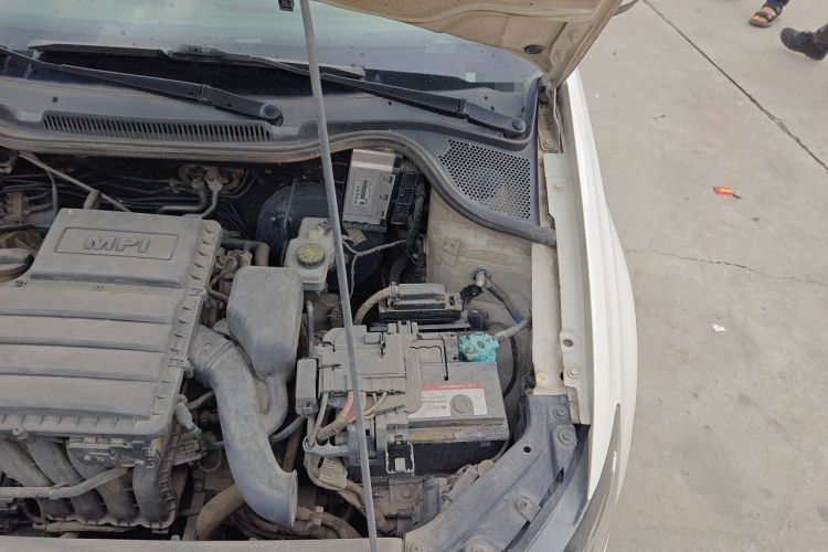 Used Volkswagen Polo 2014 1.4L Automatic Comfort Edition Engine Bay Left