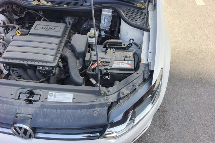 Used Volkswagen Polo 2014 1.6L Automatic Comfort Edition Engine Bay Left