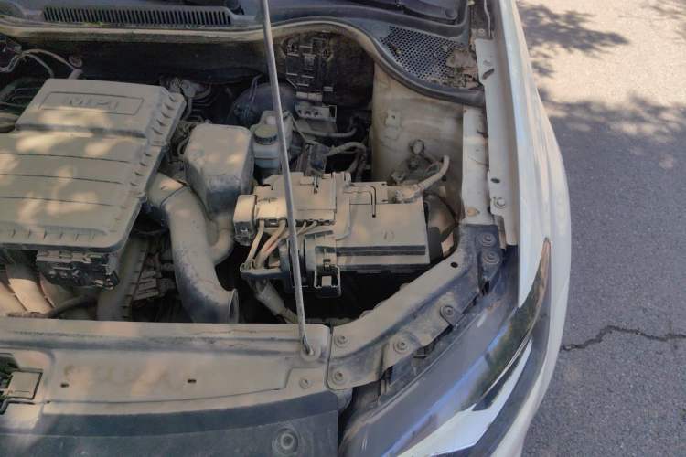 Used Volkswagen Polo 2014 1.4L Manual Fashion Edition Engine Bay Left