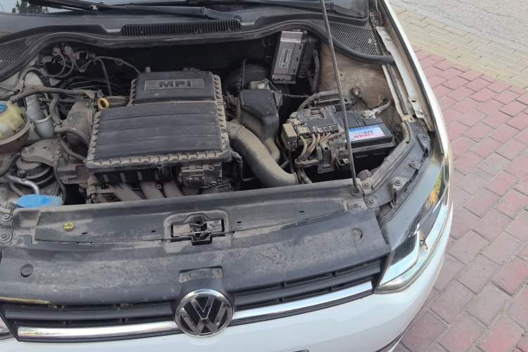 Used Volkswagen Polo 2014 1.6L Automatic Comfort Edition Engine Bay Left