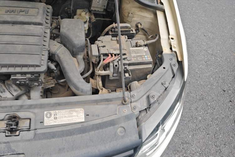 Used Volkswagen Polo 2014 1.6L Automatic Comfort Edition Engine Bay Left