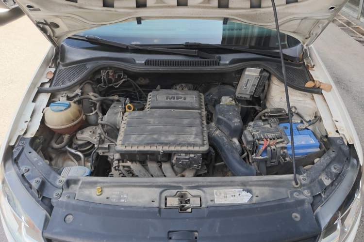 Used Volkswagen Polo 2014 1.6L Automatic Comfort Edition Engine Bay