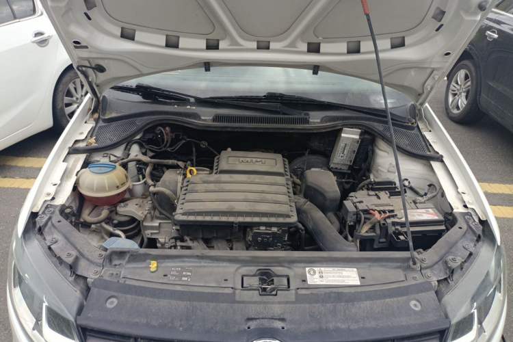 Used Volkswagen Polo 2014 1.6L Automatic Comfort Edition Engine Bay