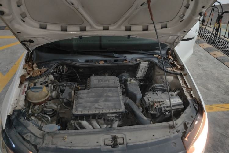 Used Volkswagen Polo 2014 1.6L Automatic Comfort Edition Engine Bay