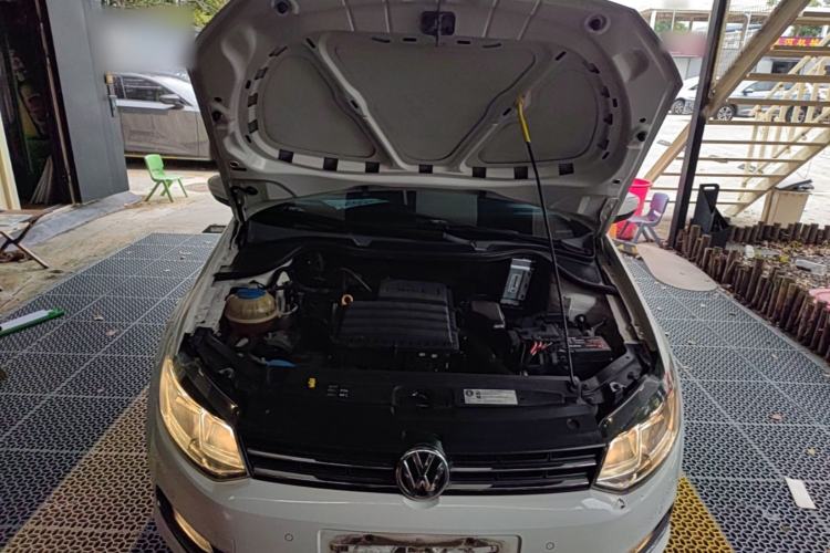 Used Volkswagen Polo 2014 1.6L Automatic Luxury Edition Engine Bay