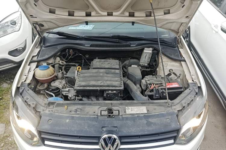 Used Volkswagen Polo 2014 1.4L Manual Fashion Edition Engine Bay