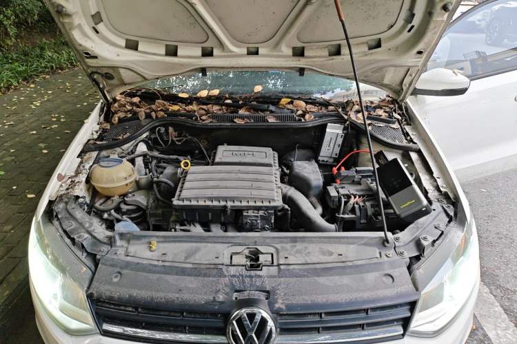 Used Volkswagen Polo 2014 1.6L Automatic Comfort Edition Engine Bay