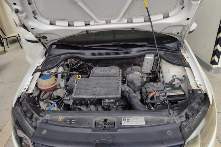 Used Volkswagen Polo 2014 1.4L Manual Fashion Edition Engine Bay