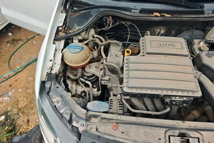 Used Volkswagen Polo 2014 1.4L Automatic Comfort Edition Engine Bay Right