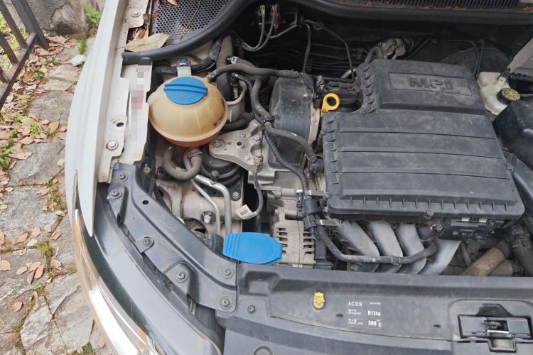 Used Volkswagen Polo 2014 1.6L Automatic Comfort Edition Engine Bay Right