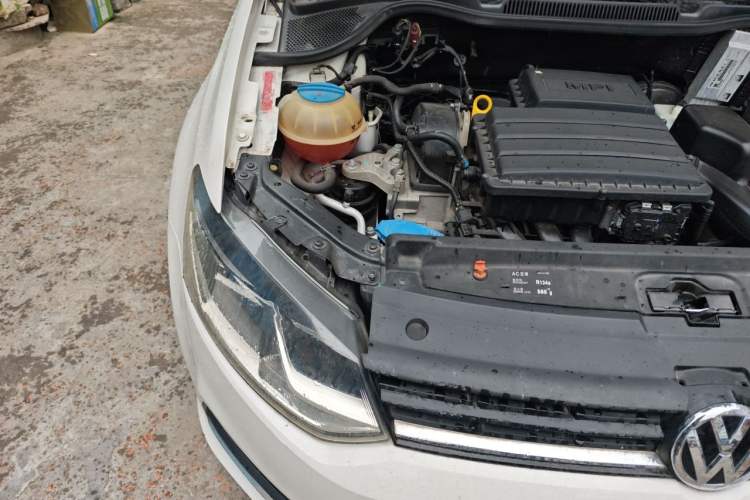 Used Volkswagen Polo 2014 1.6L Automatic Comfort Edition Engine Bay Right