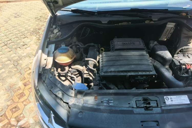 Used Volkswagen Polo 2014 1.6L Automatic Luxury Edition Engine Bay Right