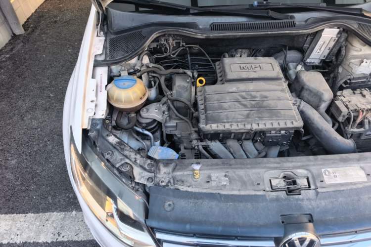 Used Volkswagen Polo 2014 1.6L Automatic Luxury Edition Engine Bay Right
