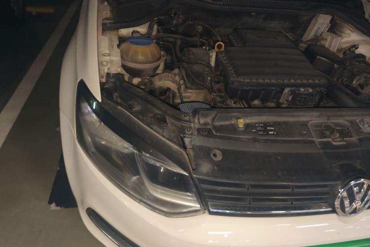 Used Volkswagen Polo 2014 1.6L Automatic Comfort Edition Engine Bay Right