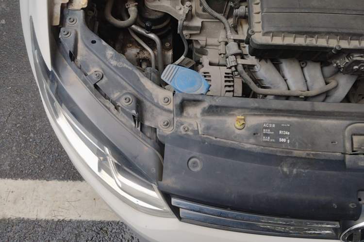 Used Volkswagen Polo 2014 1.6L Automatic Luxury Edition Engine Bay Right