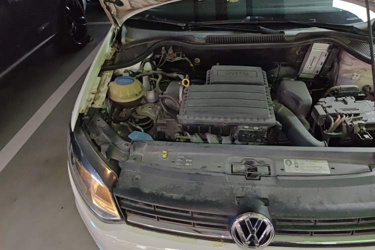 Used Volkswagen Polo 2014 1.6L Automatic Comfort Edition Engine Bay Right