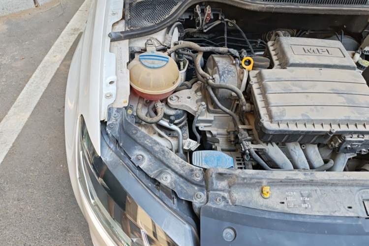 Used Volkswagen Polo 2014 1.6L Automatic Comfort Edition Engine Bay Right