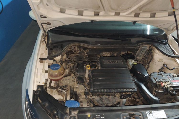 Used Volkswagen Polo 2014 1.6L Manual Comfort Edition Engine Bay Right