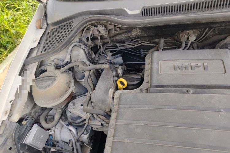 Used Volkswagen Polo 2014 1.6L Automatic Luxury Edition Engine Bay Right