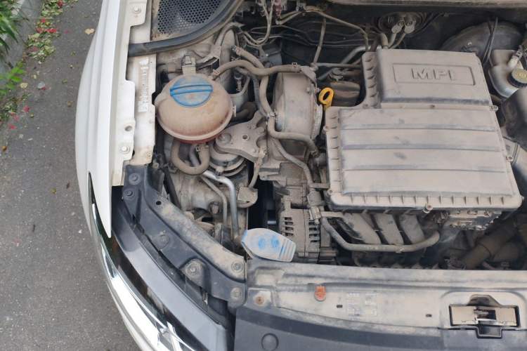 Used Volkswagen Polo 2014 1.4L Automatic Comfort Edition Engine Bay Right