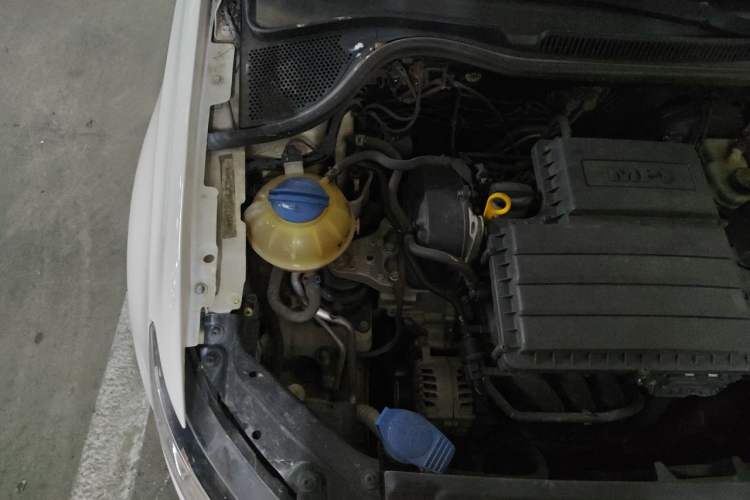 Used Volkswagen Polo 2014 1.6L Automatic Comfort Edition Engine Bay Right