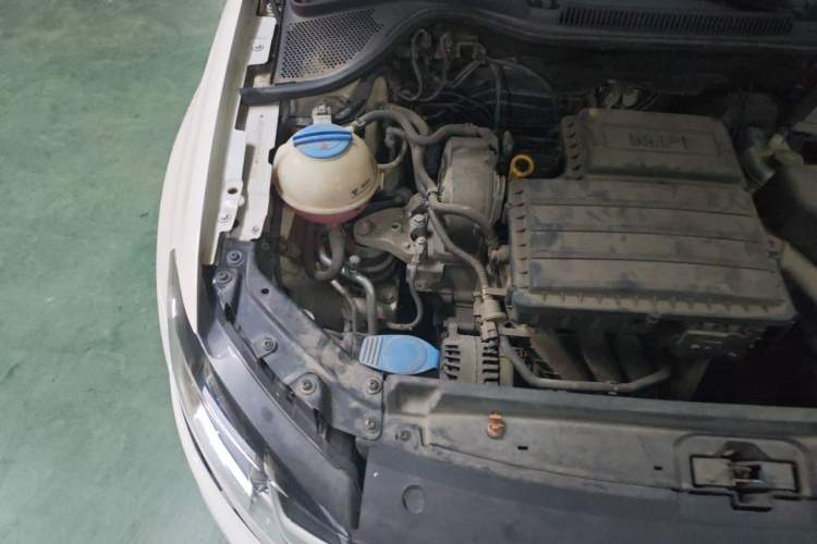 Used Volkswagen Polo 2014 1.6L Automatic Comfort Edition Engine Bay Right