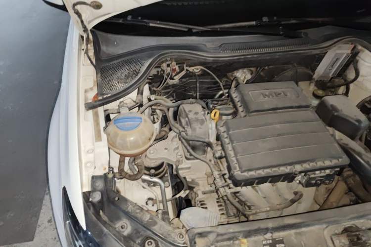 Used Volkswagen Polo 2014 1.6L Automatic Comfort Edition Engine Bay Right