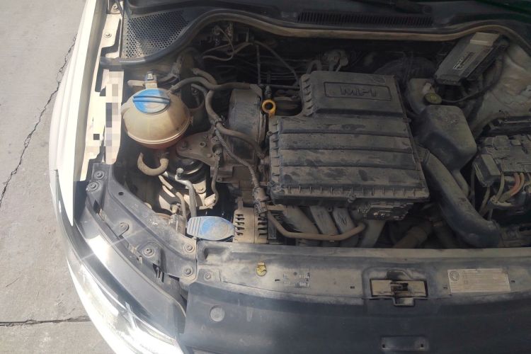 Used Volkswagen Polo 2014 1.6L Automatic Comfort Edition Engine Bay Right