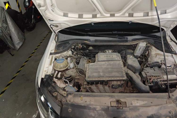 Used Volkswagen Polo 2014 1.6L Automatic Comfort Edition Engine Bay Right