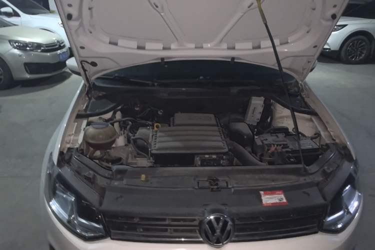 Used Volkswagen Polo 2014 1.6L Automatic Comfort Edition Engine Bay Right