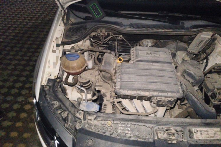 Used Volkswagen Polo 2014 1.6L Automatic Comfort Edition Engine Bay Right