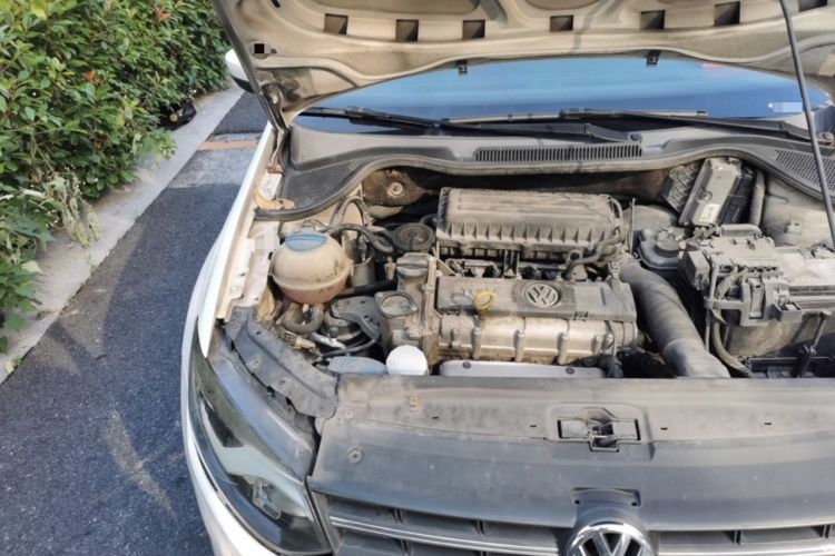 Used Volkswagen Polo 2014 1.6L Automatic Comfort Edition Engine Bay Right