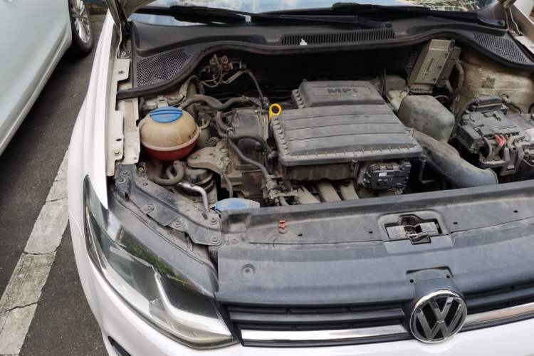 Used Volkswagen Polo 2014 1.6L Automatic Comfort Edition Engine Bay Right