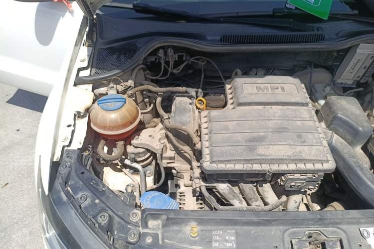 Used Volkswagen Polo 2014 1.6L Manual Comfort Edition Engine Bay Right