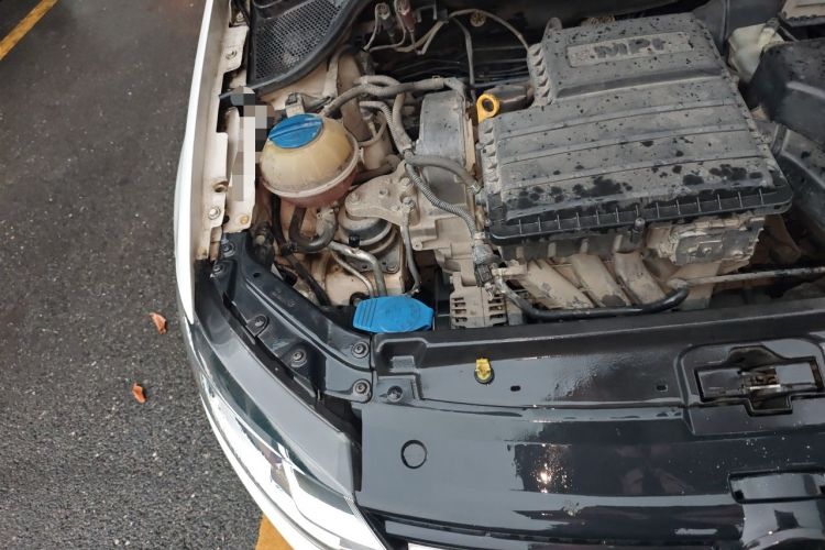 Used Volkswagen Polo 2014 1.4L Manual Comfort Edition Engine Bay Right