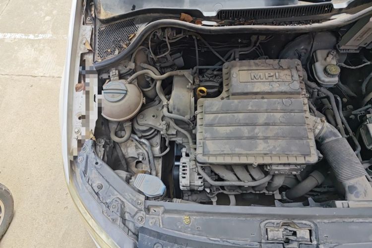 Used Volkswagen Polo 2014 1.6L Automatic Luxury Edition Engine Bay Right