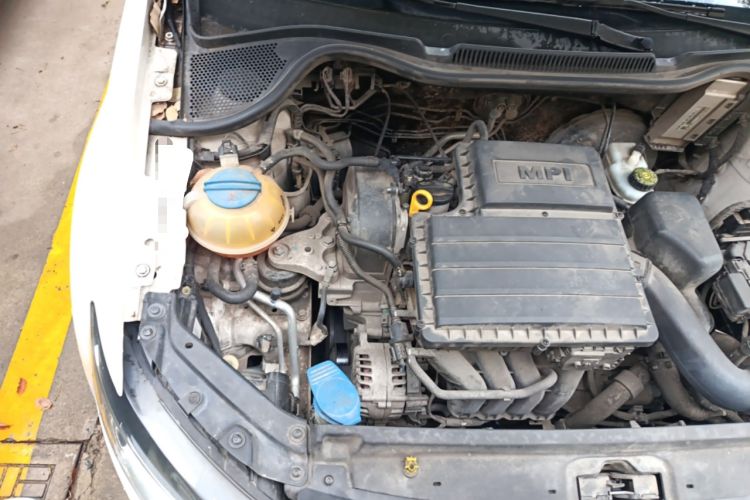 Used Volkswagen Polo 2014 1.6L Automatic Comfort Edition Engine Bay Right