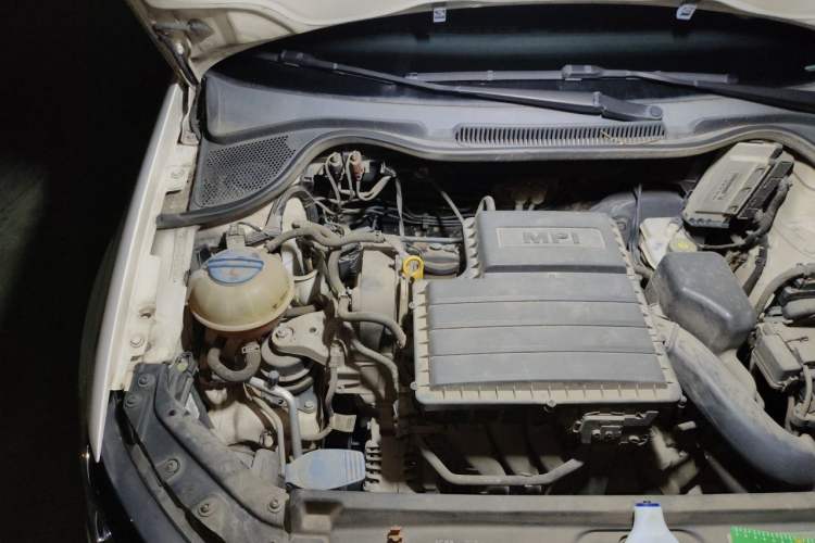 Used Volkswagen Polo 2014 1.4L Automatic Comfort Edition Engine Bay Right