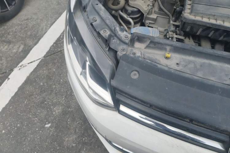 Used Volkswagen Polo 2014 1.4L Manual Comfort Edition Engine Bay Right