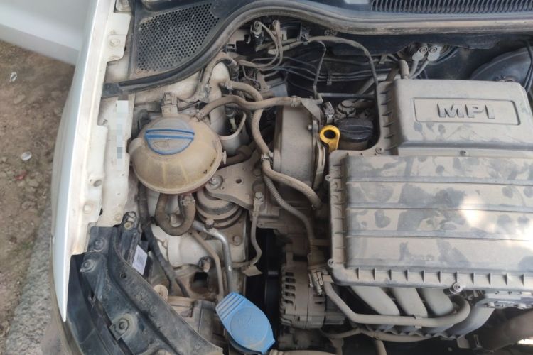 Used Volkswagen Polo 2014 1.6L Manual Comfort Edition Engine Bay Right