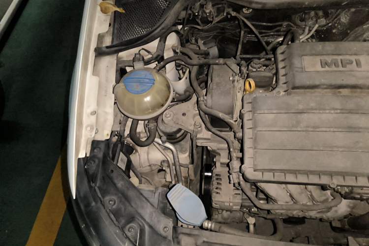 Used Volkswagen Polo 2014 1.6L Automatic Comfort Edition Engine Bay Right