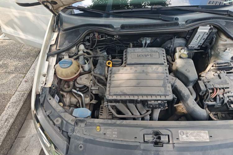 Used Volkswagen Polo 2014 1.6L Automatic Comfort Edition Engine Bay Right