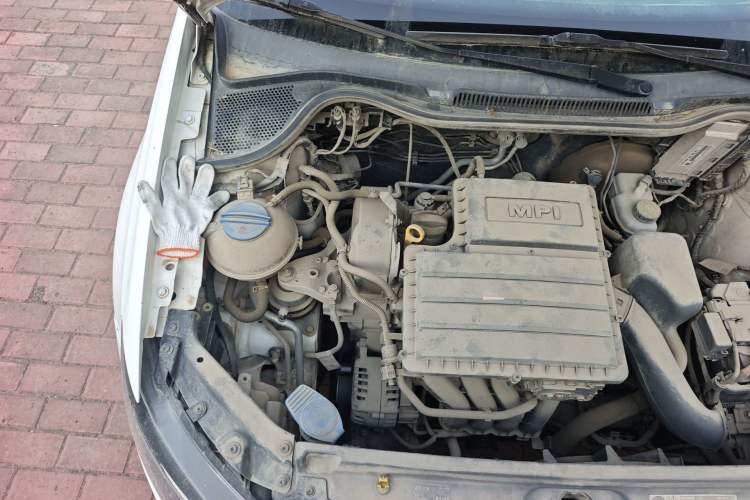 Used Volkswagen Polo 2014 1.4L Manual Fashion Edition Engine Bay Right