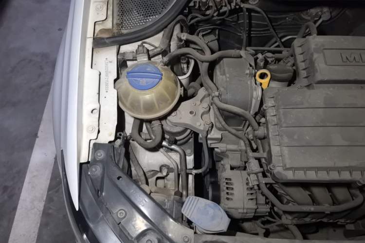 Used Volkswagen Polo 2014 1.6L Automatic Comfort Edition Engine Bay Right